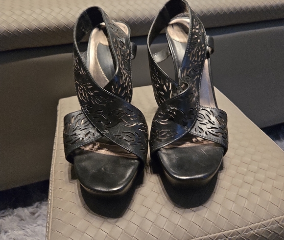 Diane Von Furstenberg Black Heels with Lace-Up Peep-Toe - Picture 1 of 11
